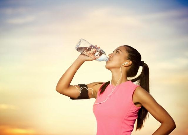 Nutritional Coach MET - Idratazione e attività fisica: cosa, quando e quanto bere